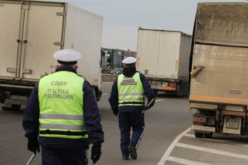 Полицията във Видин се включва в мащабна акция, проверяват камиони и автобуси