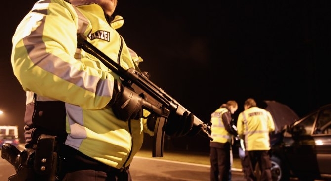 Германската полиция арестува днес трима заподозрени при операция срещу група