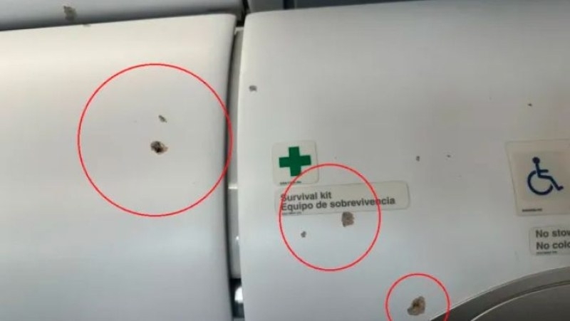 Въоръжени банди откриха срелба по два самолета на базирани в