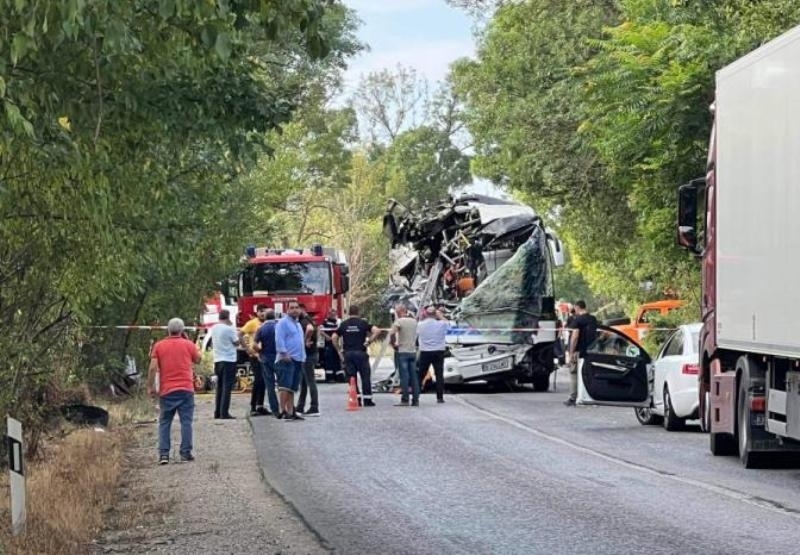 Арестувани са двамата шофьори на румънския автобус който участва в катастрофата с четири