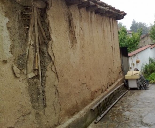 Повредиха имота на жена във Врачанско, тя се оплака на ченгетата