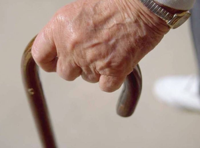 Неизвестен се промъкна в къщата на дядо от Монтанско и