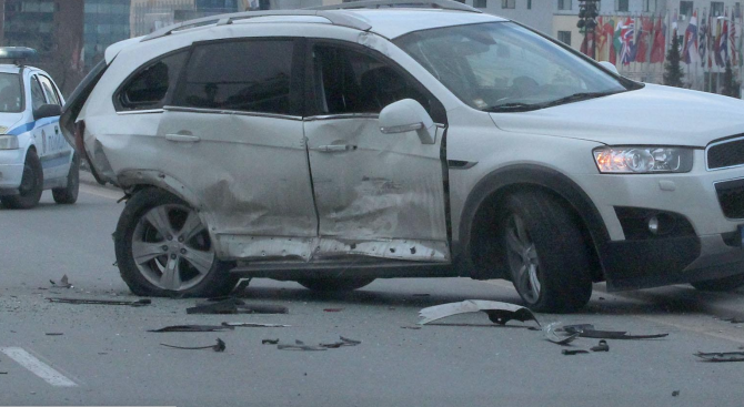 Катастрофа между два автомобила е станала в района на Катедралата