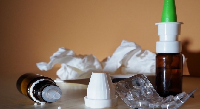 Гаргарите и промивките на носа със солена вода лекуват настинка