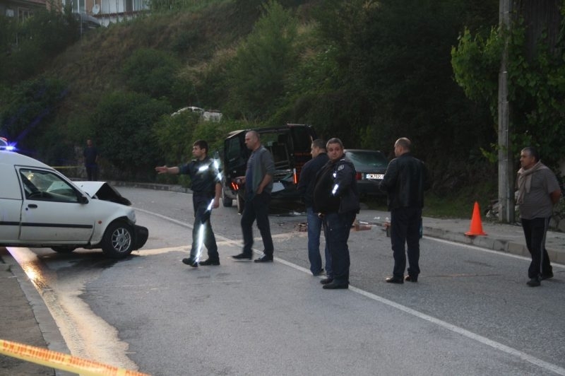 Катастрофа между бус и баничарка е станала на пътя между