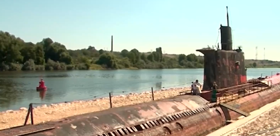 Последната българска военна подводница Слава е на път да се