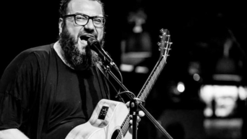 На 45 годишна възраст почина вокалистът на известната българска група P I F