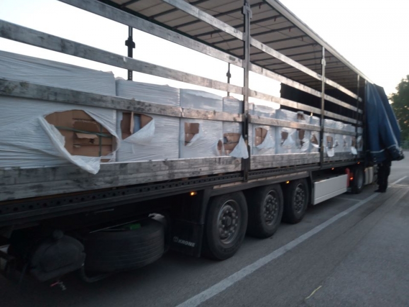 Над 3 милиона заготовки за кутии за цигари с лого