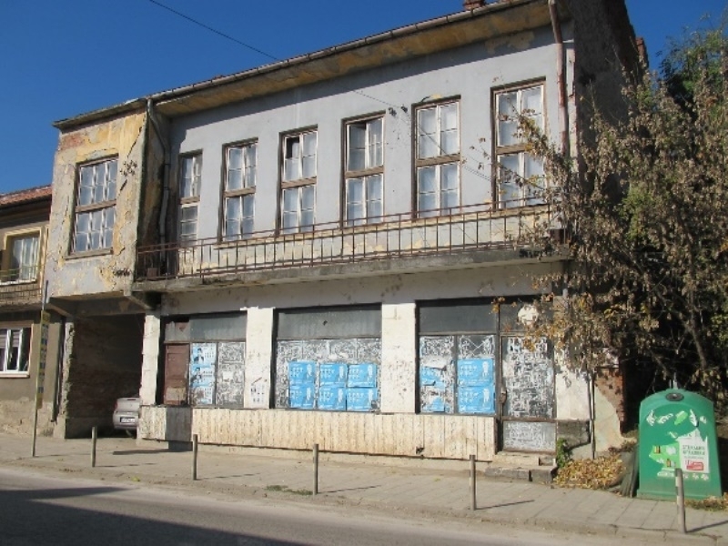 Частен съдебен изпълнител обяви за публична продан производствен имот в