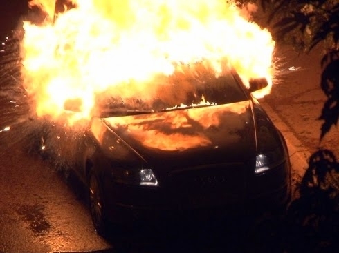 Лек автомобил Ауди А6 е бил запален през изминалата нощ във