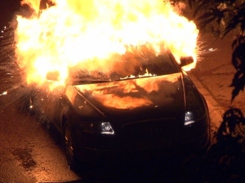 Лек автомобил Ауди А6 е бил запален през изминалата нощ във