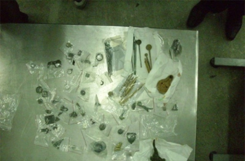 Множество културно исторически ценности са открити в апартамент на мъж