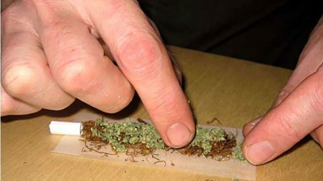 Спипаха двама мъже с чай за пушене в Мездра съобщиха