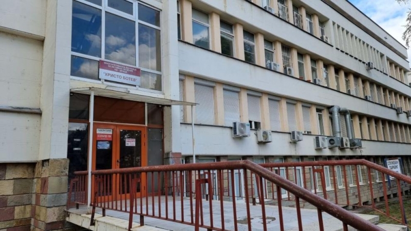 Част от лекарите и медицинските специалисти напуснали в началото на