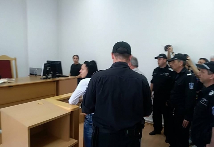 Скандалната танцьорка Габриела Медарова беше освободена с от ареста с