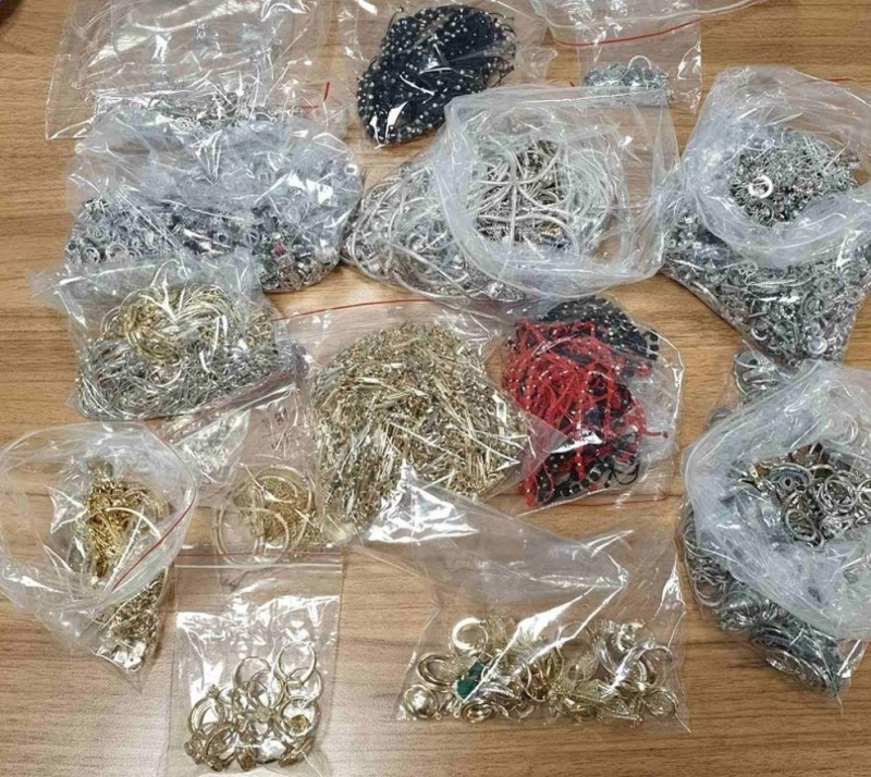 Митническите служители откриха над 7 5 кг контрабандни златни и сребърни