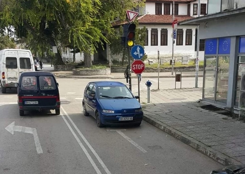 Видинчанин ядоса съгражданите си с безумно паркиране, научи агенция BulNews.