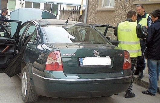 Полицията е заловила мъж за пореден път да шофира без