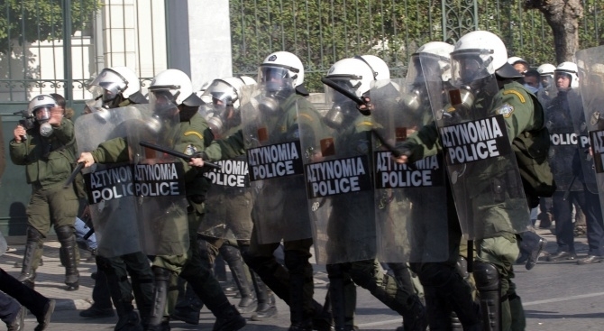 Четирима осъдени са избягали от затвор в южния гръцкия град