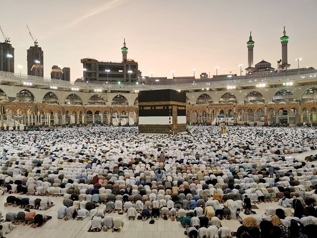 Над два милиона мюсюлмани започват днес годишното поклонение в Мека