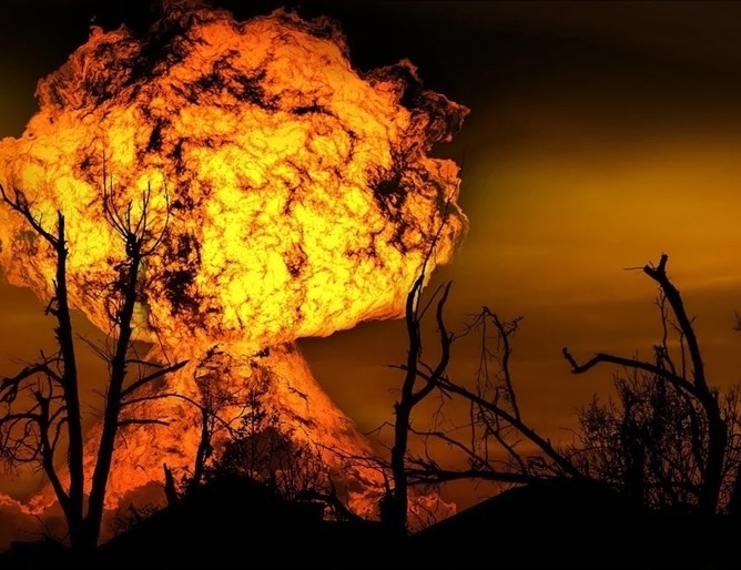 Серия силни експлозии разтърсиха тази нощ фабриката за боеприпаси Слобода