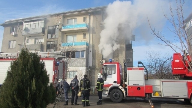 Огнен ад! Пожар избухна в апартамент в Монтана, щетите са големи