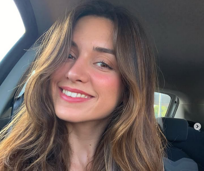 Биатлонистът Фабиeн Клод бе посрещнат подобаващо от своята любима на