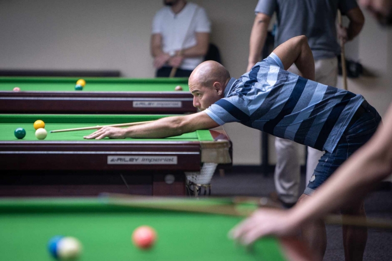 Състезателят на Спортен клуб по снукър Мездра 2013 Тихомир Йорданов