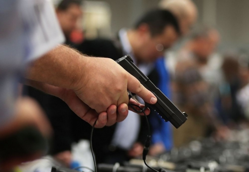 В САЩ гласуваха ограничения за купувачите на оръжие, пише Би