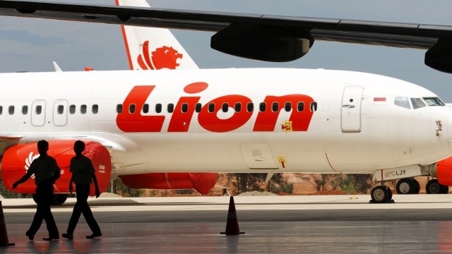 Самолет Boeing 737 на авиокомпания Lion Air е изчезнал от