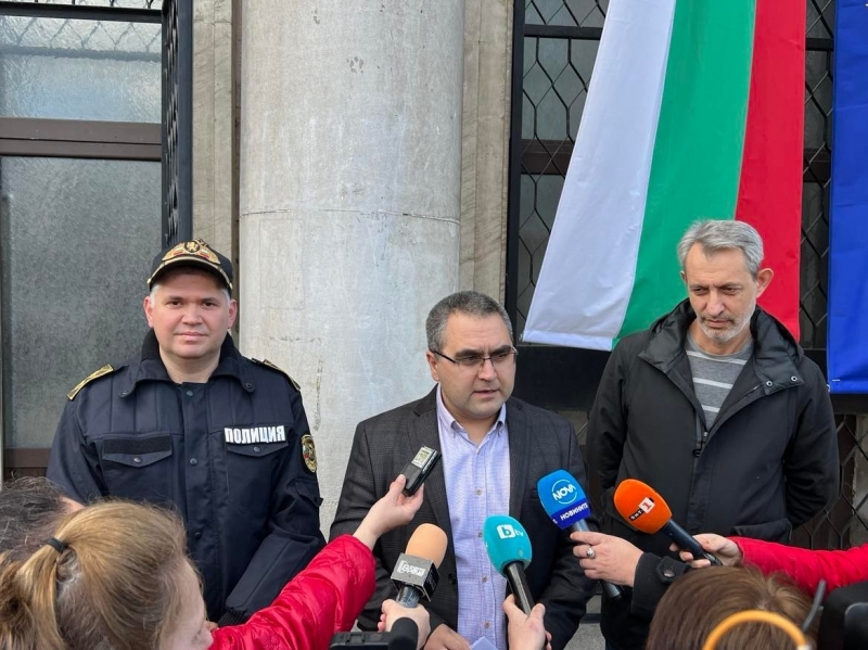 Между 300 и 400 хил лв са задигнати от инкасо