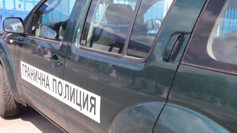 Гранични полицаи задържаха 21 чужди граждани мъже сред които 4 ма