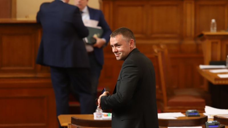 Бившият депутат от Продължаваме Промяната Христо Петров – Хазарта написа