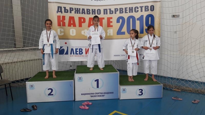 Сияна Тихолова донесе два медала за КК "Компас"/Монтана/
