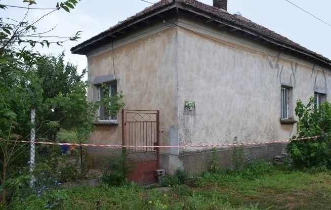 Брутално убийство е станало в село Дъскотна, община Руен. 20-годишен
