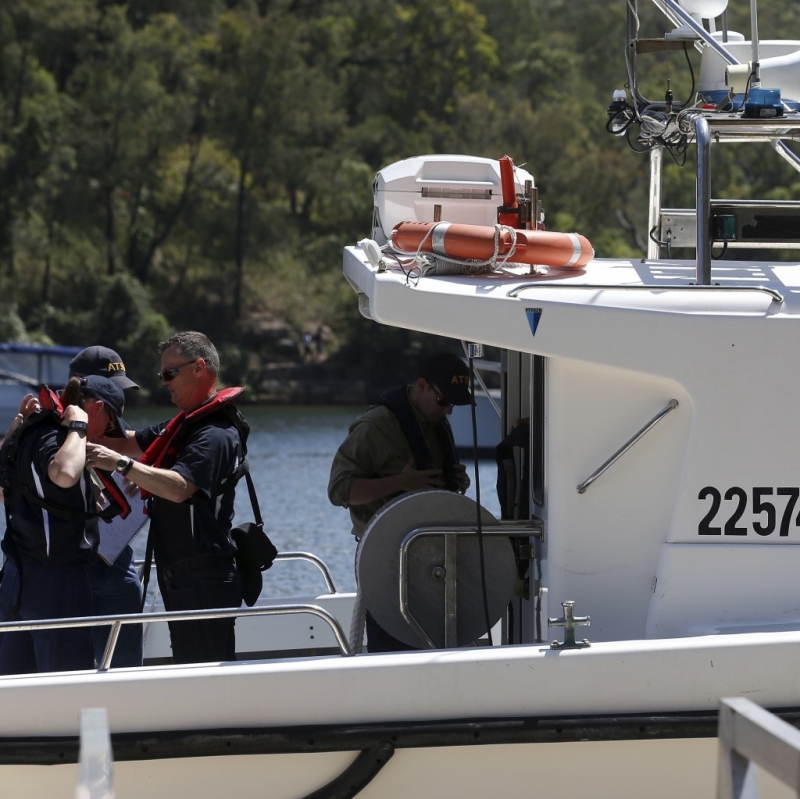 Водеща фигура на британската индустрия и четирима членове на семейството