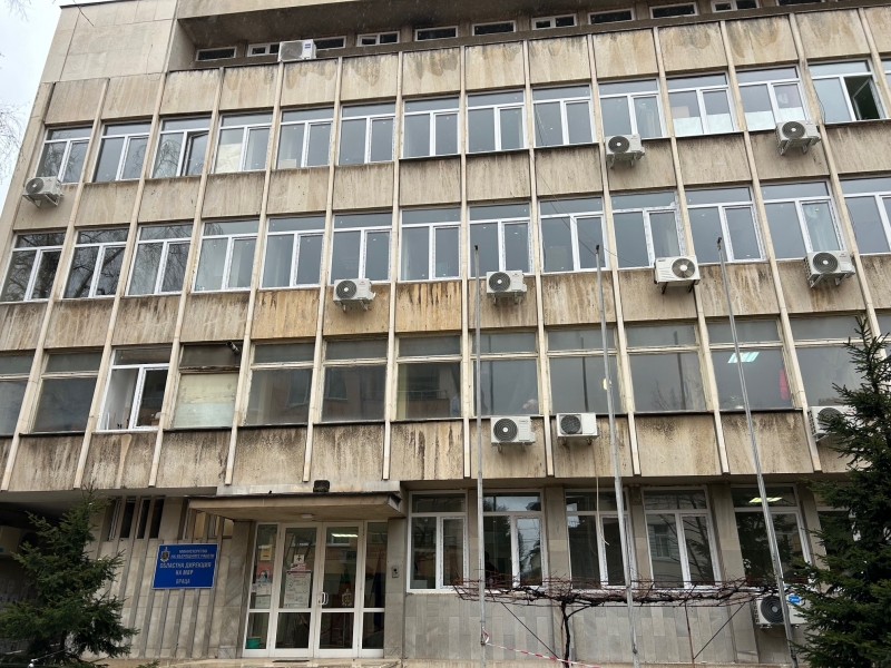 Усилени ремонти кипят на няколко фронта в МВР Враца научи агенция