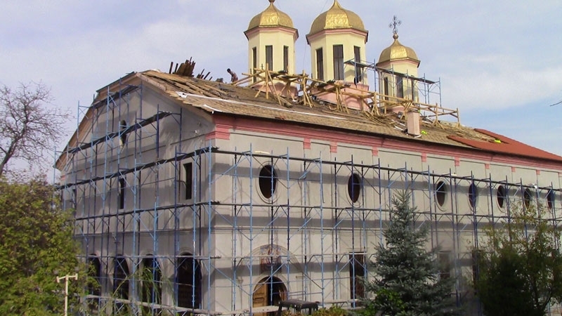 Ремонтират най-голямата църква в Лом