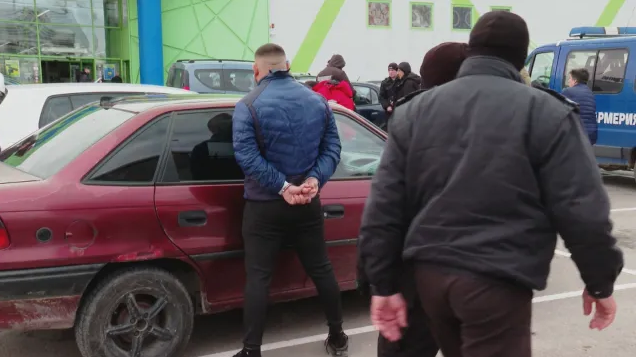 Не им се размина! Ченгета задържаха трима младежи от Белоградчик, кътали наркотици