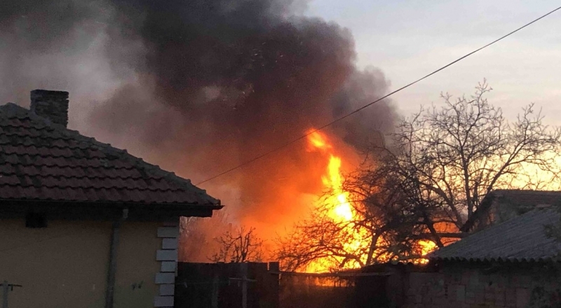 Пожар едва не е изпепелил къща във Видин съобщиха от