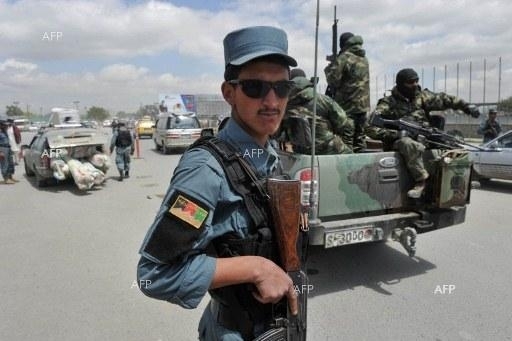 Въоръжени нападатели щурмуваха правителствена сграда в източния афганистански град Джалалабад