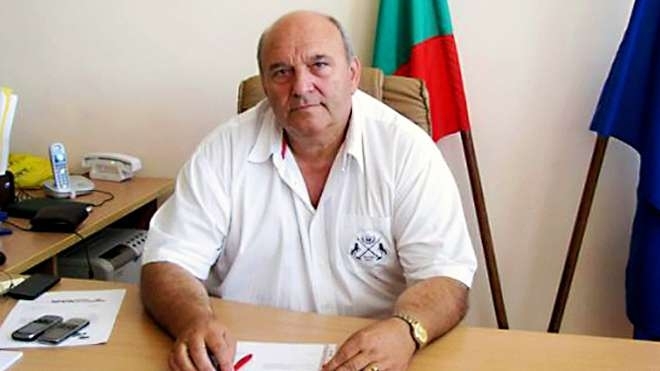 Директорът на болницата в Пазарджик д р Васил Вълчев е бил