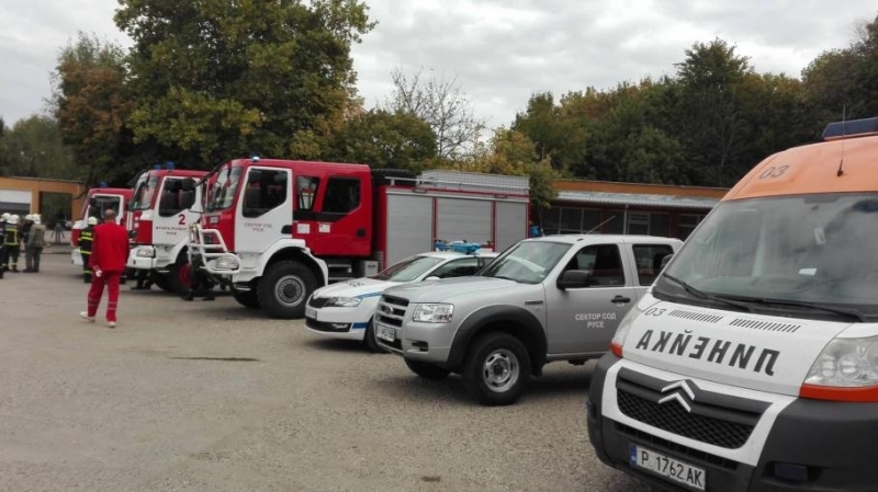 Голям пожар гори във военния завод Дунарит в Русе По