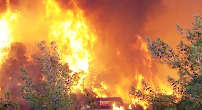 Най-големият и разрушителен пожар в Калифорния за тази година е