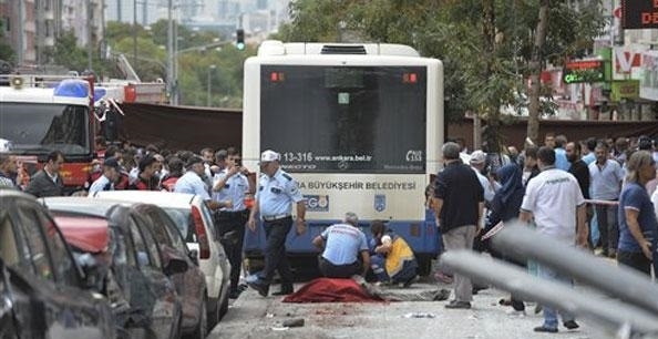 Най-малко 16 души са били ранени при катастрофа на автобус