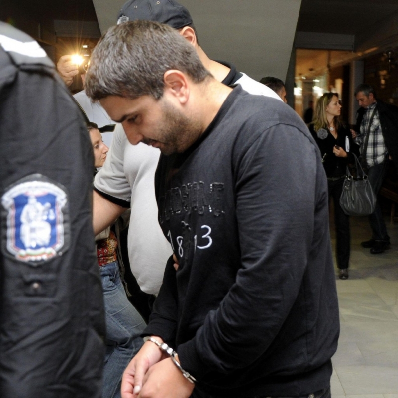 Цял пълнител в тялото на Ивелина защото блокирала профила на