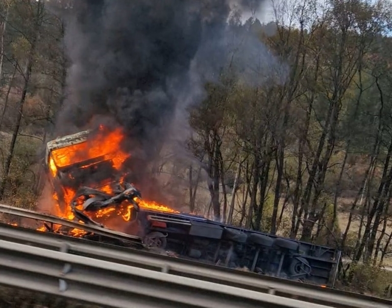 ТИР се е запалил по време на движение на автомагистрала