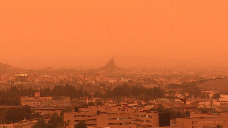 Небето над големи част от Испания стана оранжево заради пясъчна