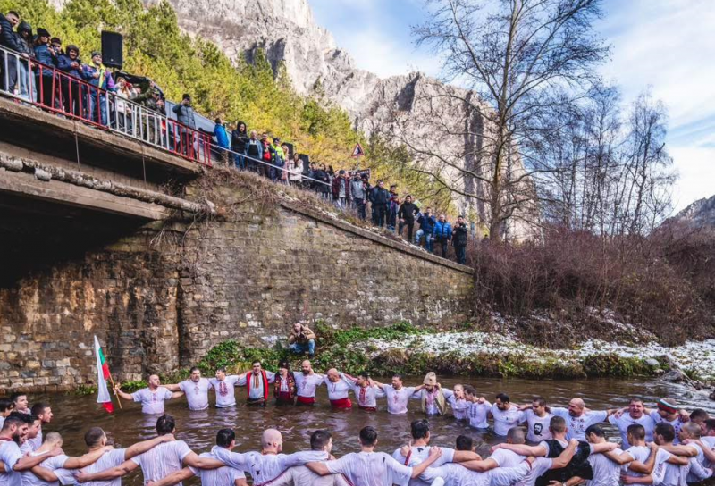 До момента над 30 жители на Враца и населените места