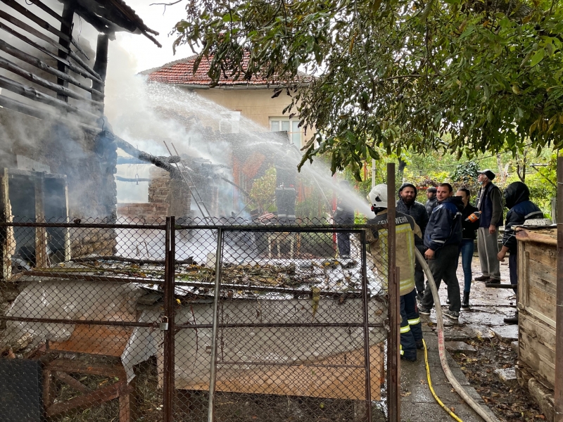 73 годишна жена е пострадала тежко при пожар в дома си във Велико